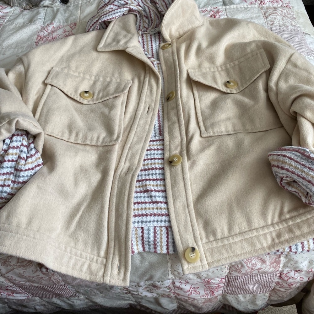 Cream shackett, size xl